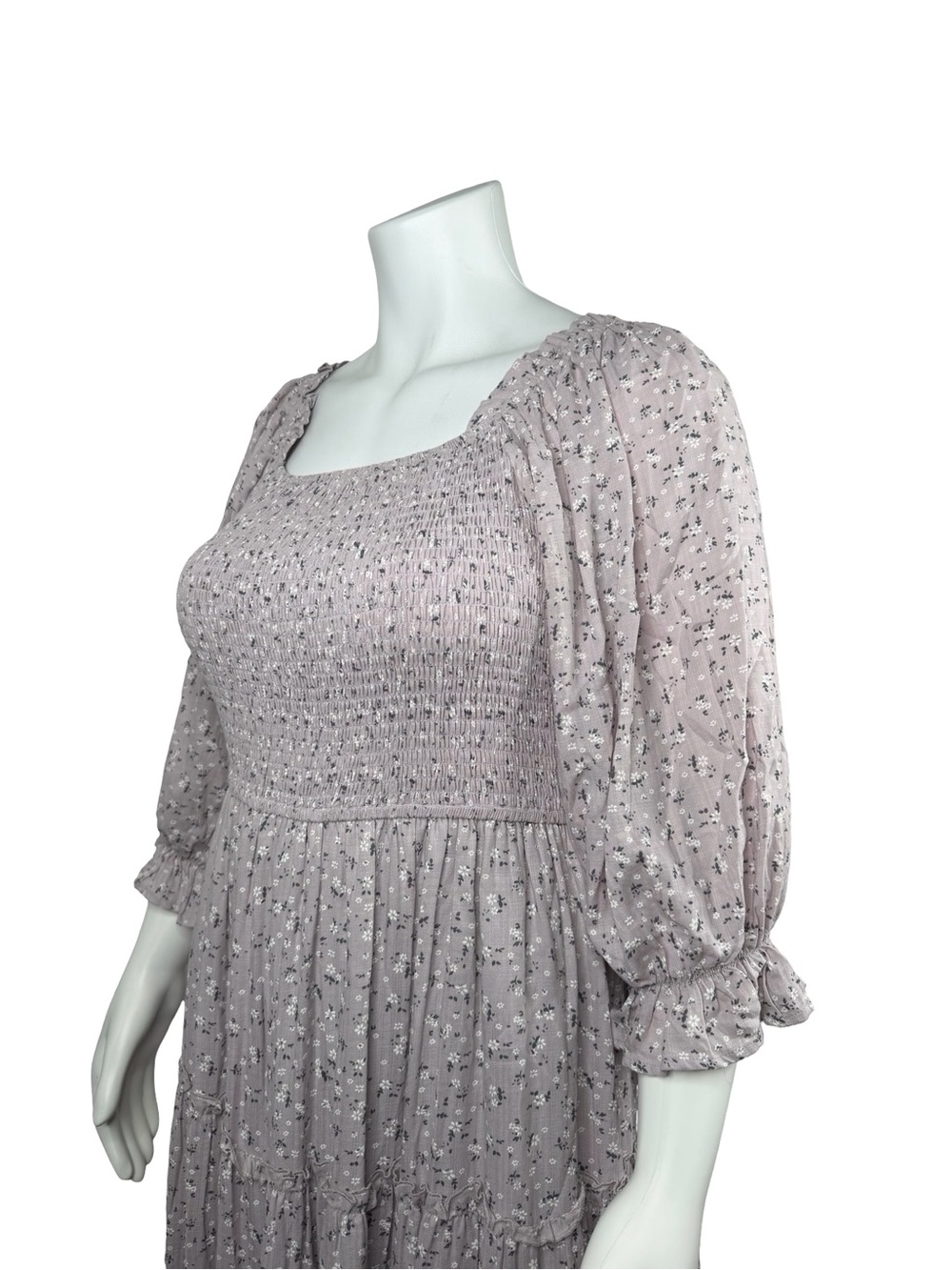 Ivy City Co Smocked Puff Sleeve Tiered Midi Dress in Light Lavender Sz. 1X - Picture 4 of 4